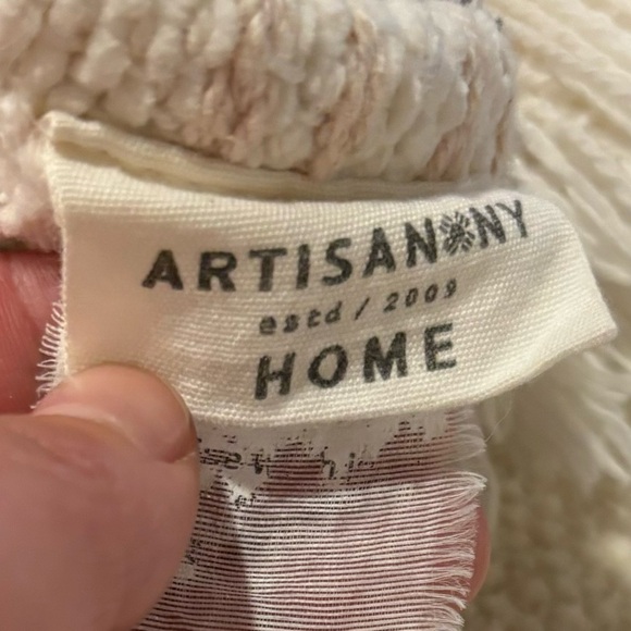 Artisan NY throw blanket blue, pink and cream - Picture 5 of 6